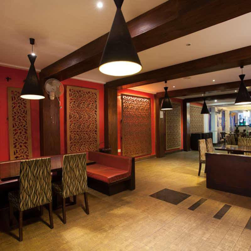 Oak Ray City Hotel Kandy Exterior photo