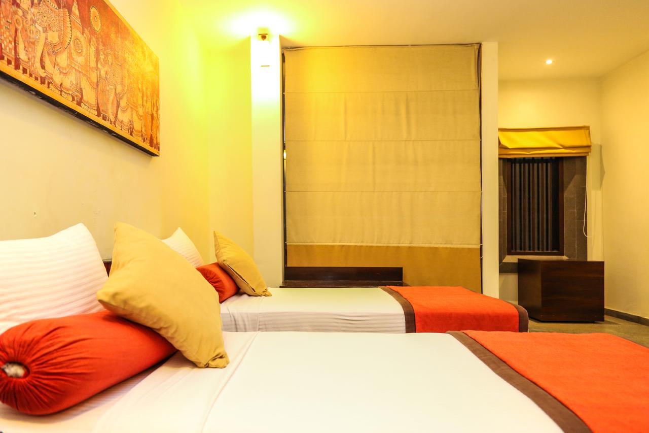 Oak Ray City Hotel Kandy Exterior photo