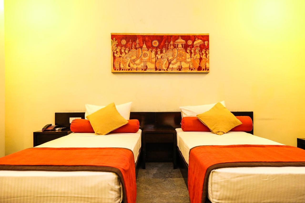 Oak Ray City Hotel Kandy Exterior photo