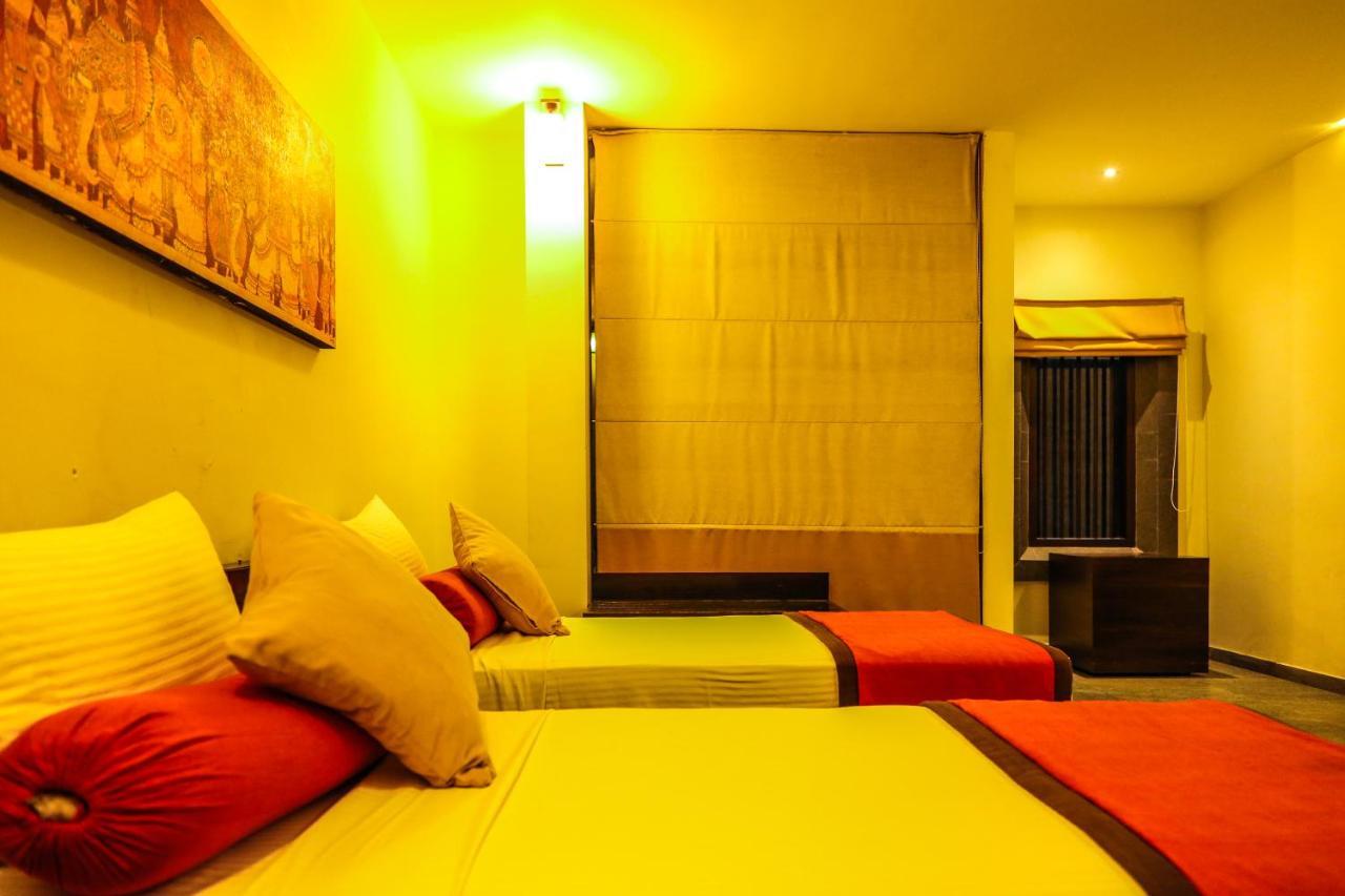 Oak Ray City Hotel Kandy Exterior photo